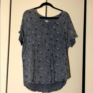 Old navy T-shirt